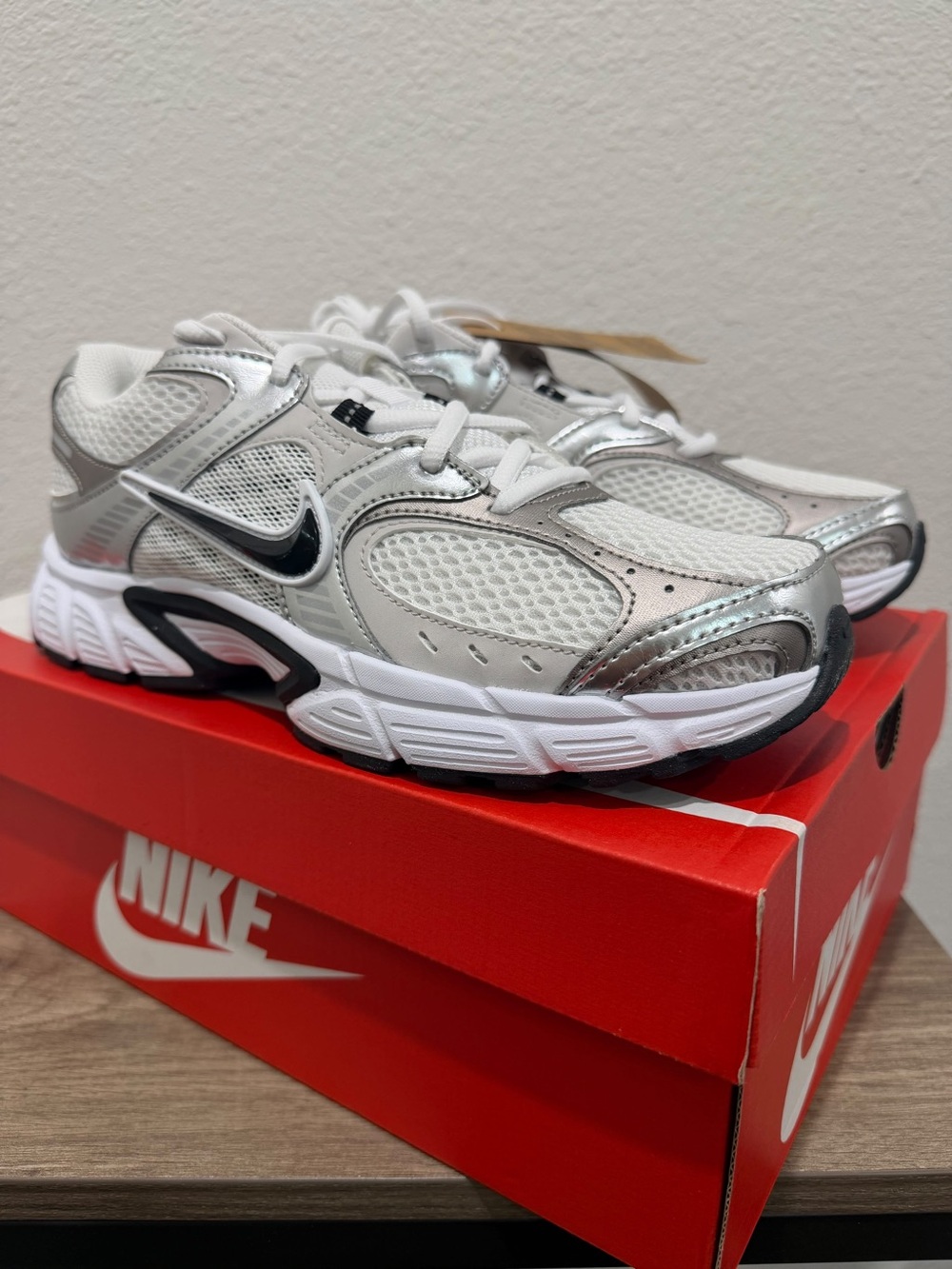 Nike V5 RNR Silver/White Running Sneakers
